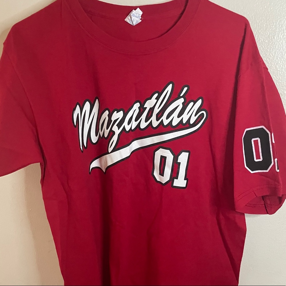 Graphic tee